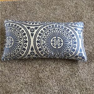 Decorative accent pillow